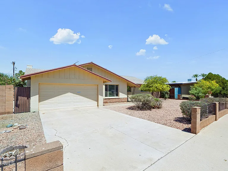 1260 E Alameda Dr — Photo 2