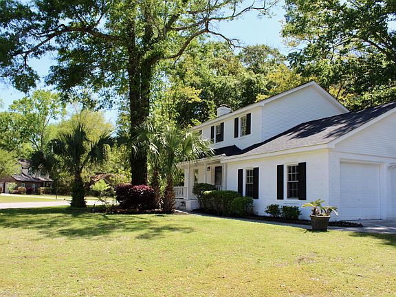 3rd image of 212 Blue Heron Dr