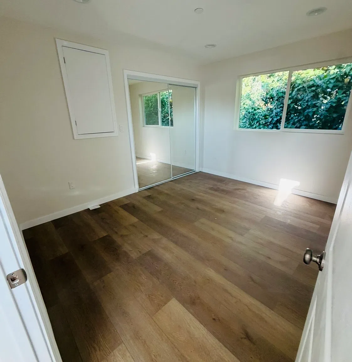 2 bed, 1150 sqft, $3,300 — Photo 2