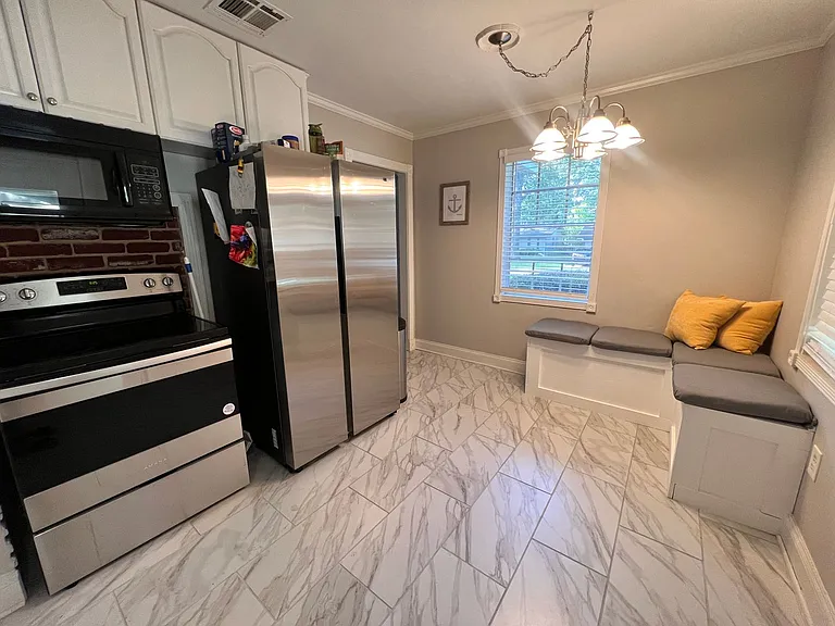 702 Cindy Ln — Photo 5
