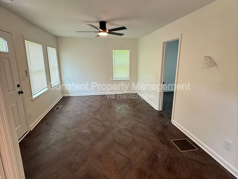 139 Woodward Ct — Photo 3