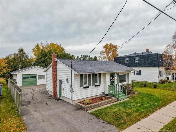 449 Canada St, Fredericton, NB E3A 4A8