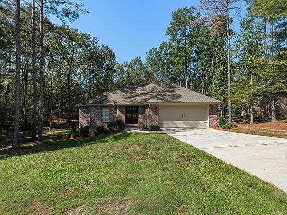 3rd image of 70 Carriage Parke Dr