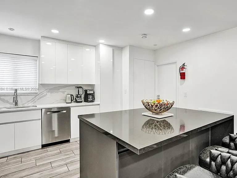 1206 Lincoln St — Photo 13