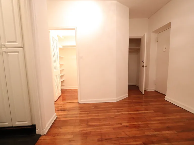 120 E 62nd St #4C — Photo 7