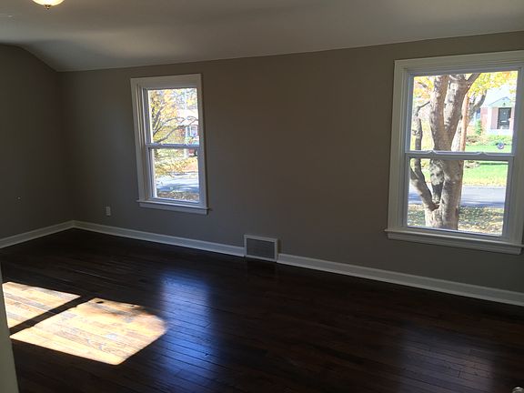 3rd image of 8115 Ward Parkway Pl