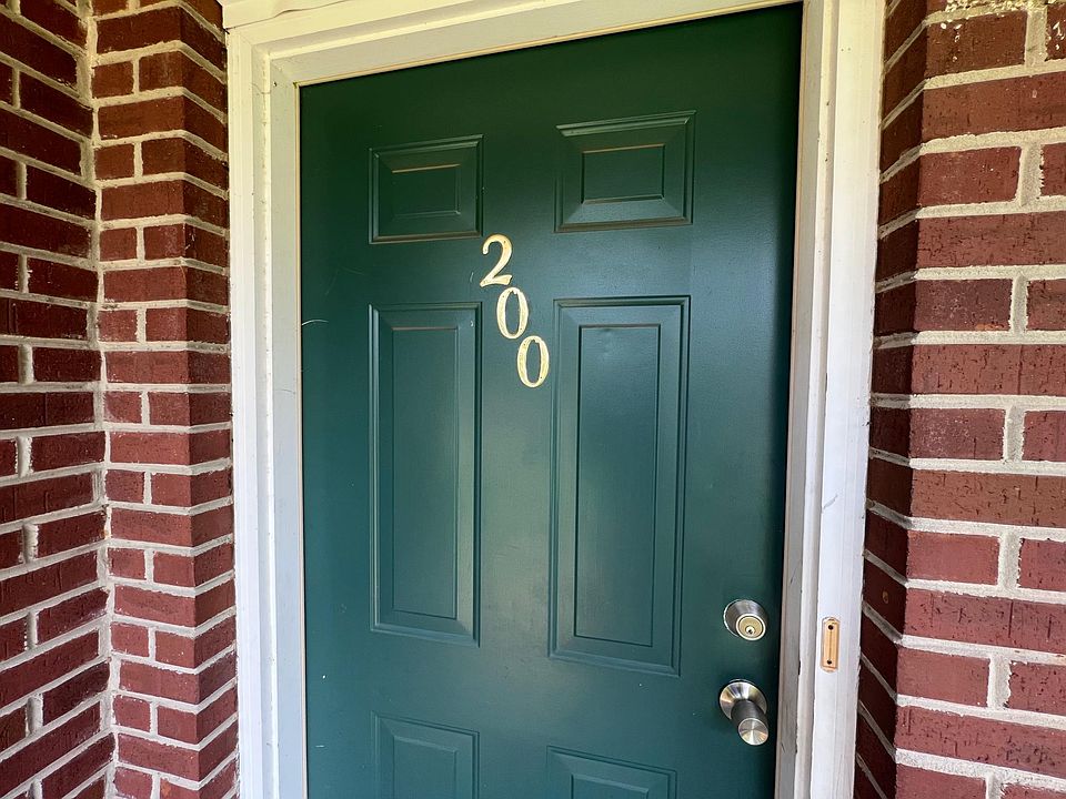2nd image of 200 Briar Cir #200