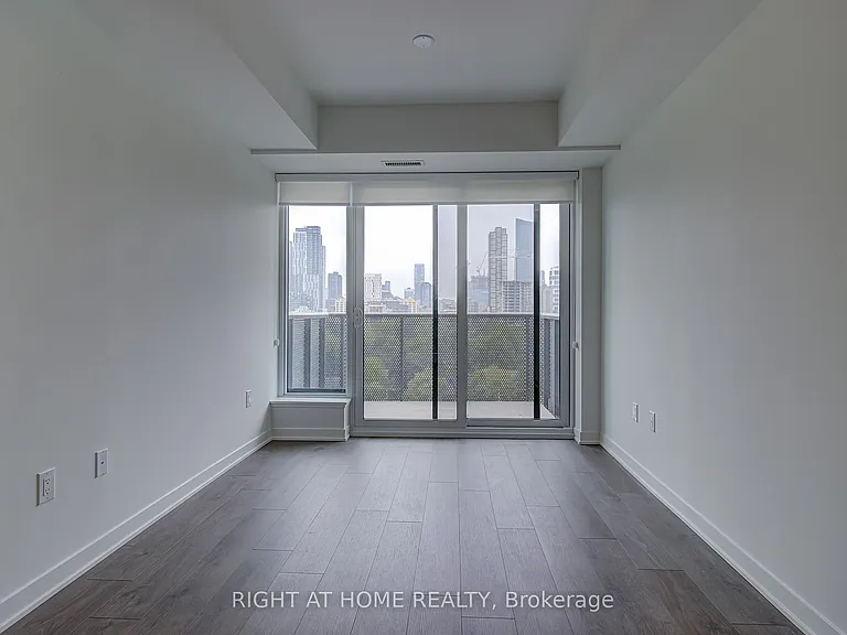 10 Oak St #907 — Photo 4