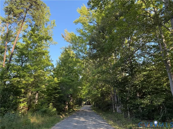 4877 Tabscott Rd, Kents Store, VA 23084