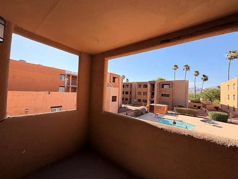 1810 E Blacklidge Dr #409 — Photo 6