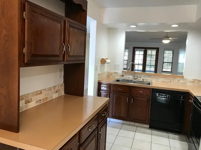2032 N Carpenter Rd — Photo 29