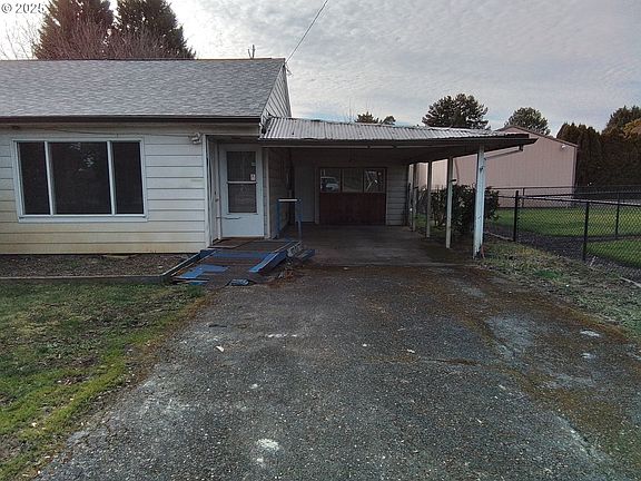 2nd image of 379 NE 28th Ave