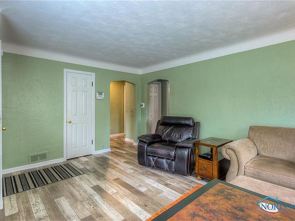 4th image of 5826 Garden Park Dr