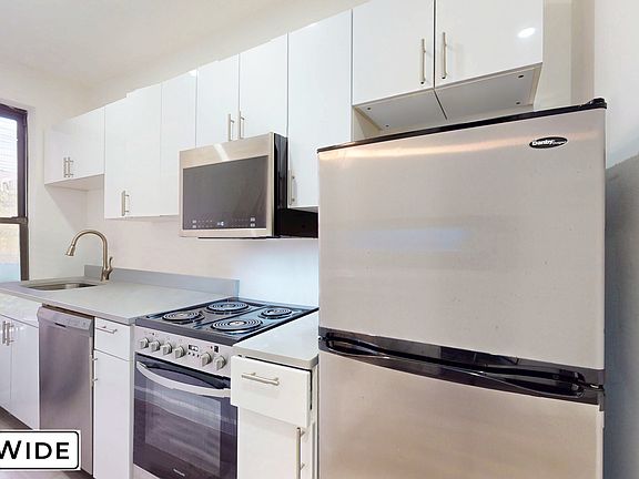 4th image of 304 E 62nd St APT 12