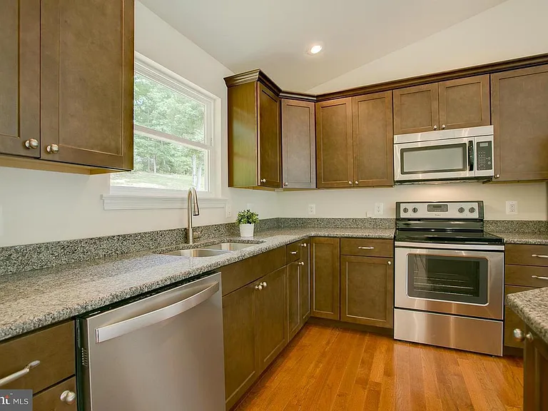 1002 Aquia Dr — Photo 11