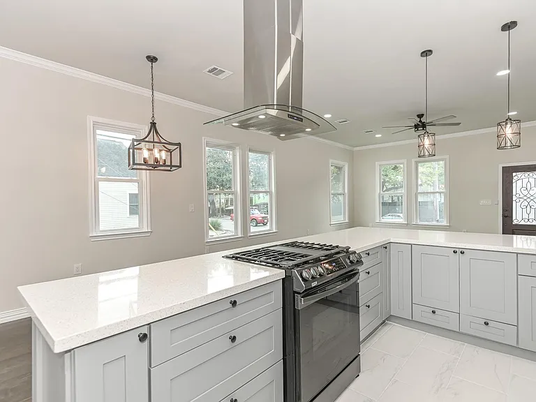 2902 Houston Ave — Photo 12