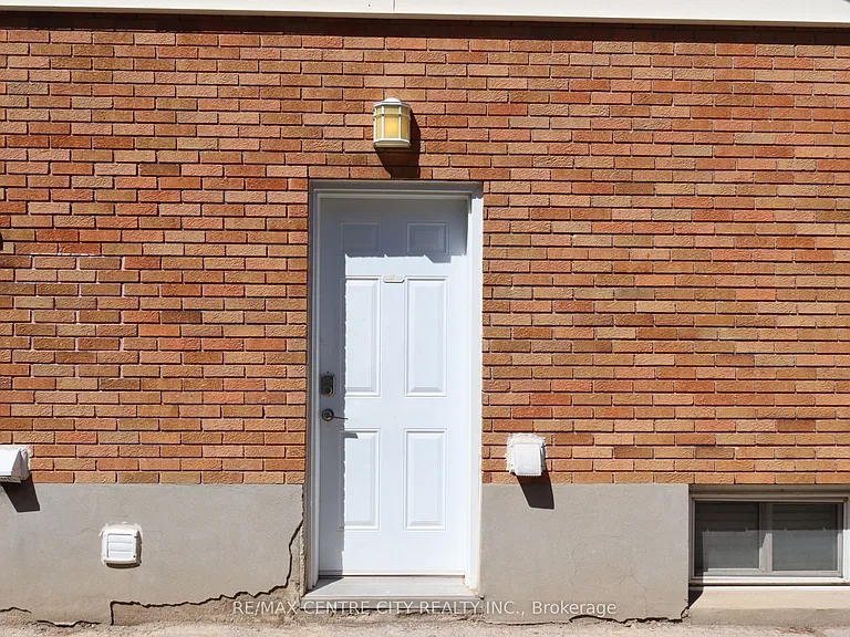 83 Britannia Ave — Photo 5