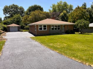 9 Sunset Ln, Algonquin, IL 60102