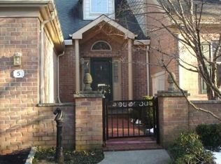 5 Carriage Hill Dr #301, Morristown, NJ 07960