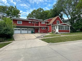 3012 Woodland St, Ames, IA 50014