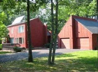 2 Redfield Cir, Derry, NH 03038