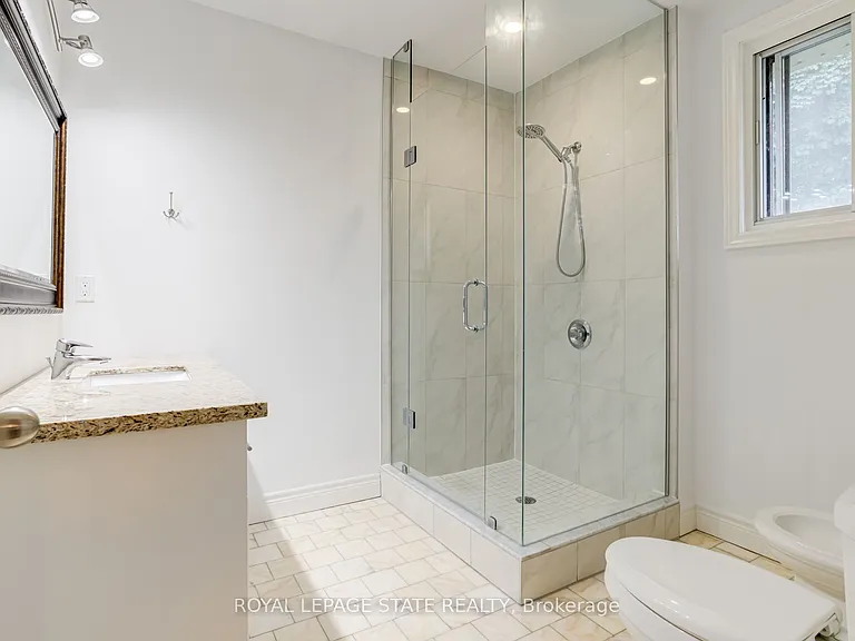 931 Southcote Rd — Photo 33