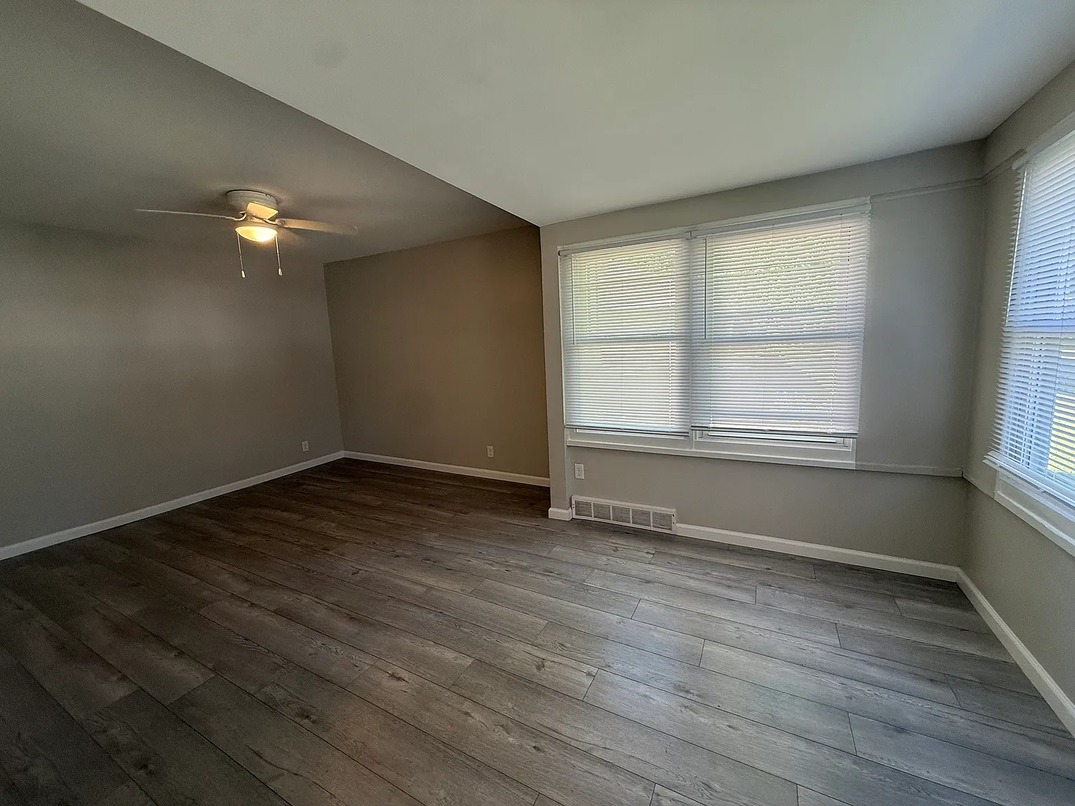 3 bed, 1100 sqft, $1,800 — Photo 3