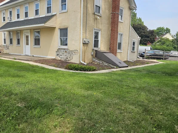 2 E Broad St, Trumbauersville, PA