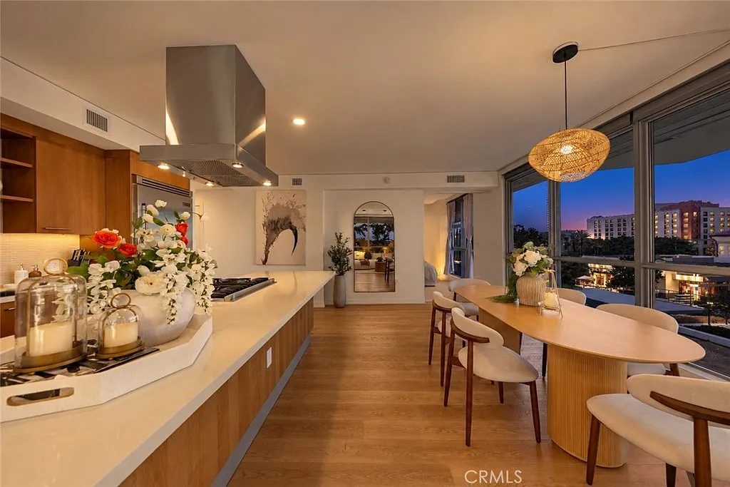 2 bed, 1200 sqft, $6,000 — Photo 3