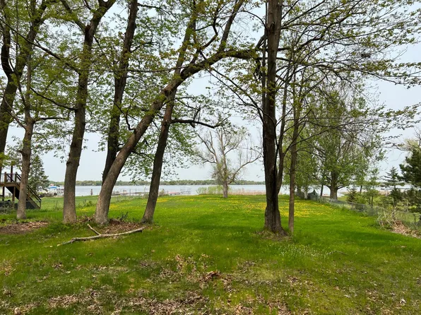 Interlachen Dr NE, Andover, MN 55304