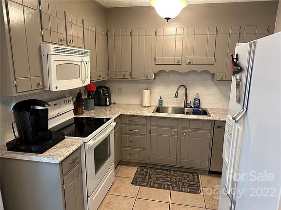 4th image of 224C 14th Ave SE #C