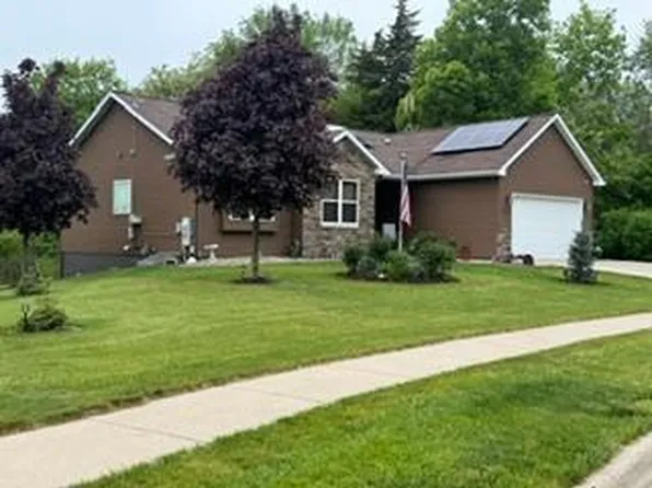 924 Mallard Ln, Belle Plaine, MN 56011