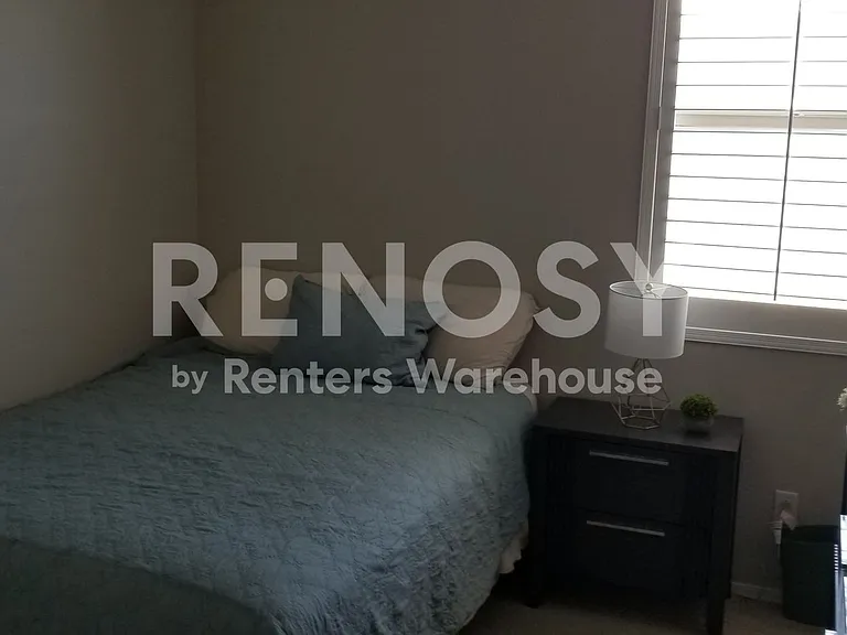 1803 E Grove St — Photo 10