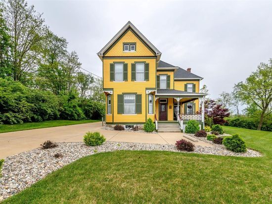 210 Henry Ave, Ballwin, MO 63011