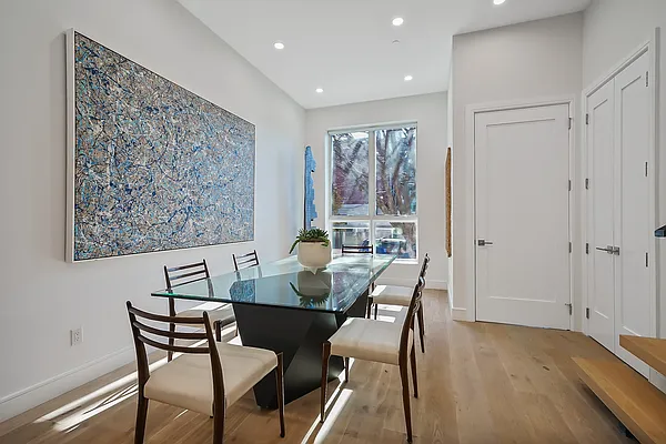 Sold by Avenue Sotheby's International Realty | media 6