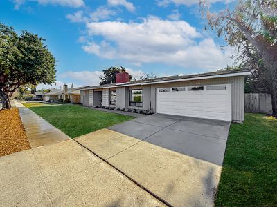 176 W Gainsborough Rd, Thousand Oaks, CA, 91360