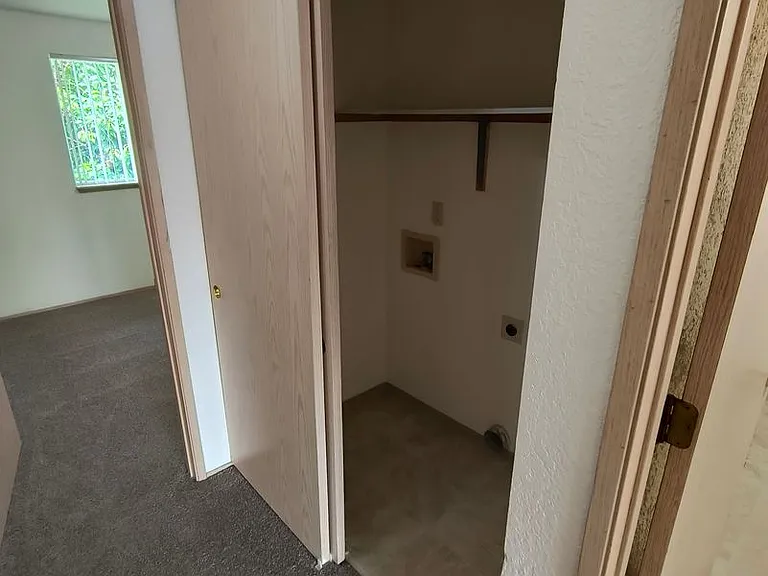 #825 Parkview Apartments — Photo 5