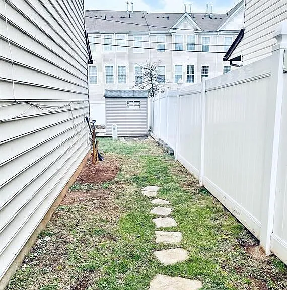 13 Essex St — Photo 3