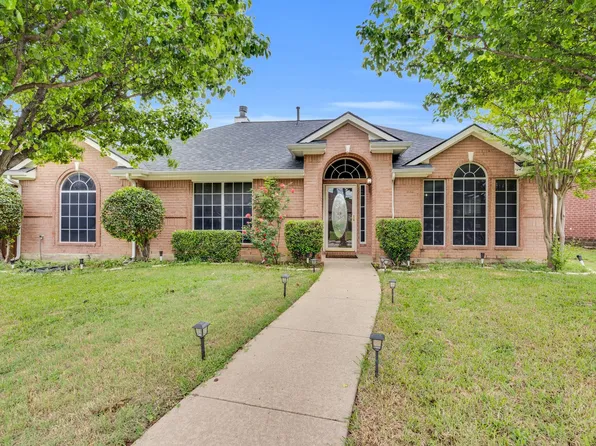 1136 Essex Dr, Cedar Hill, TX 75104