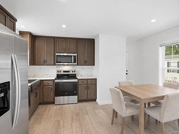 3rd image of 155 Metzger #53