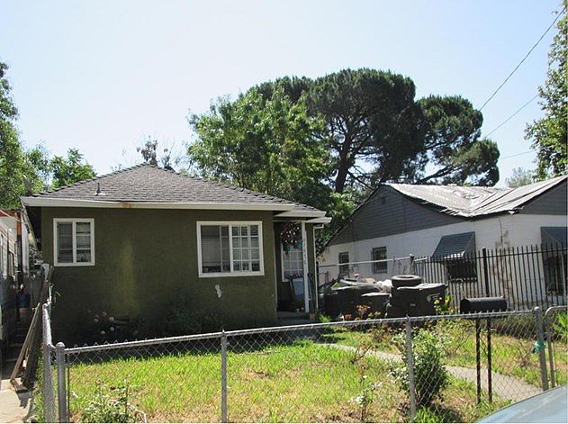 2nd image of 2878 Belden St