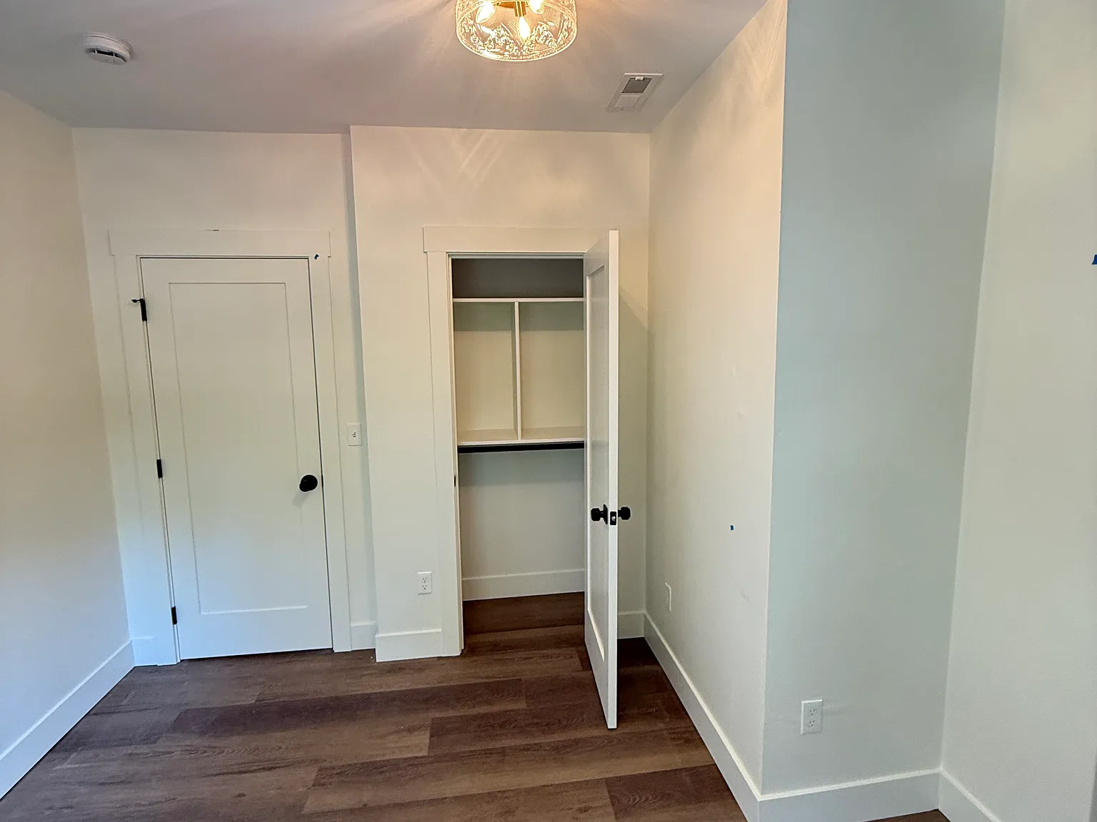 7 bed, 2510 sqft, $900 — Photo 3