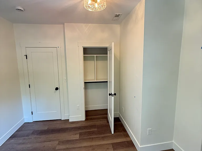 1539 Villard St — Photo 3