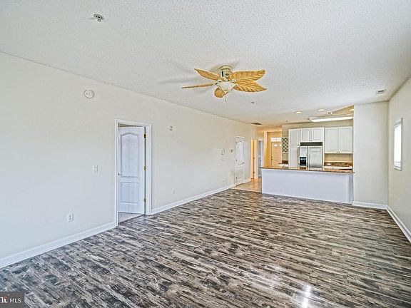 4th image of 34383 Summerlyn Dr APT 111