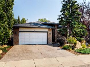 60 W Woodpark Close SW, Calgary, AB T2W6G9