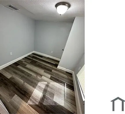 326 Claude St — Photo 16