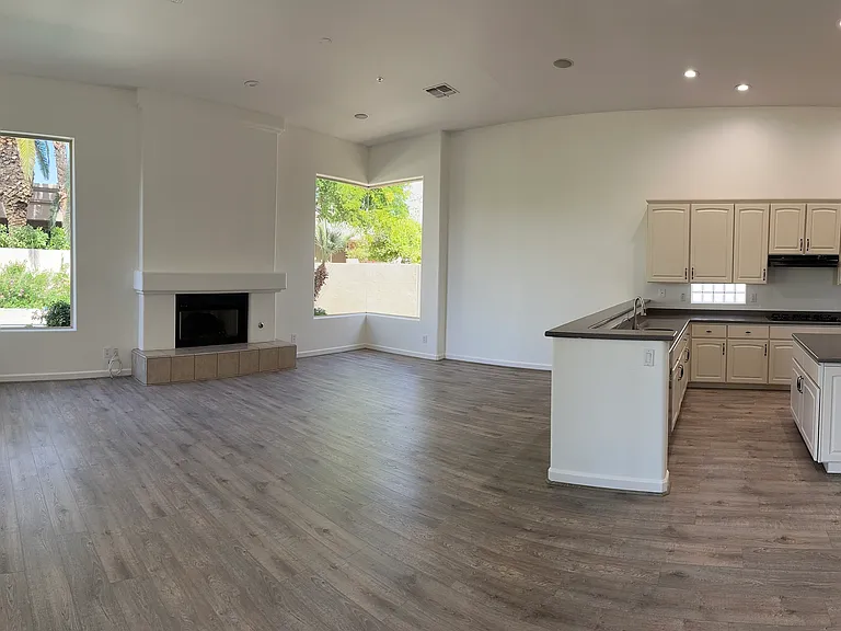7460 E Tuckey Ln — Photo 21