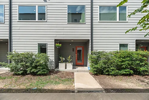 4705 Bryan St #302 Photo 1