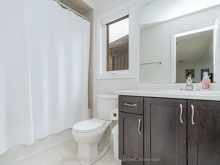 40 Kirby Ave — Photo 16
