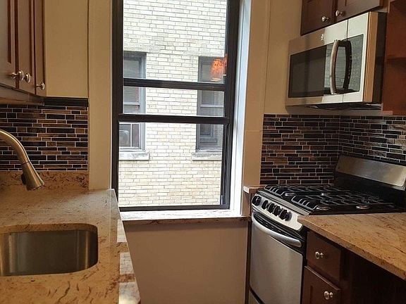 3rd image of 2162 Crescent St APT C1